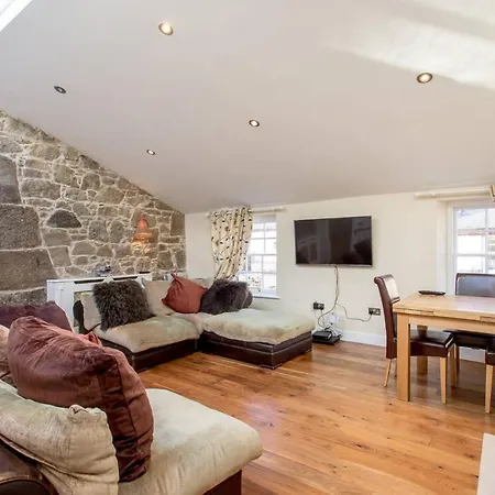 Altido Spacious 3br Mews House Behind Calton Hill Holiday home