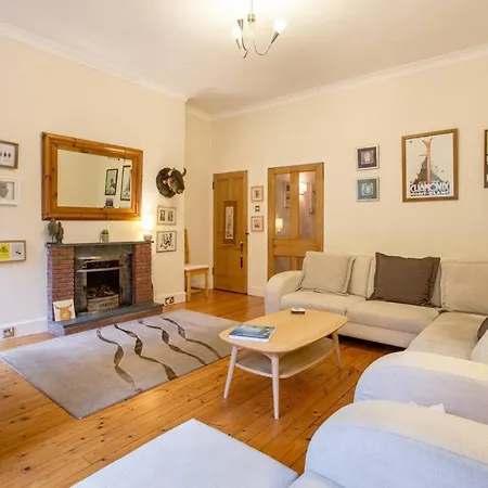 Bright & Spacious Classic West End Daire
