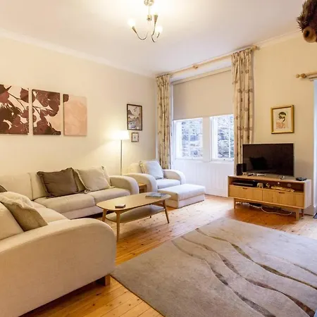Daire Bright & Spacious Classic West End *