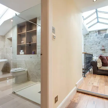 Altido Spacious 3br Mews House Behind Calton Hill Holiday home Edinburgh