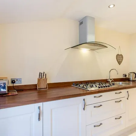 Altido Spacious 3br Mews House Behind Calton Hill
