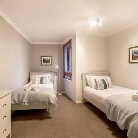 Joivy Stylish Apt Next To Dean Village With Free Parking * Edinburgh