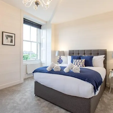 Penthouse With Elevator & Parking Edimburgo