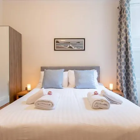 Joivy Spacious Flat With Garden In Centre Apartment