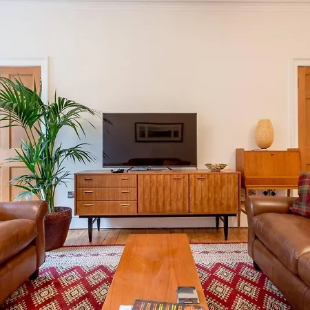 Joivy Spacious Flat With Garden In Centre * Edinburgh
