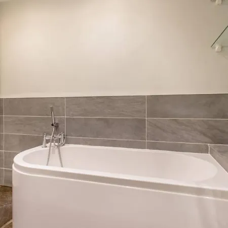 Joivy Spacious Flat With Garden In Centre