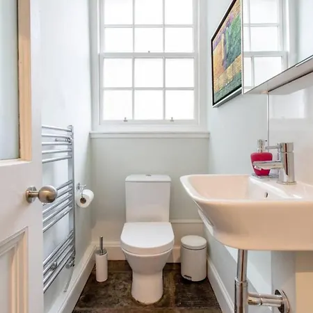 Apartment Joivy Spacious Flat With Garden In Centre