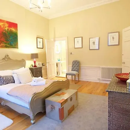 Apartment 11 York Place *