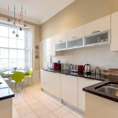 11 York Place Apartment