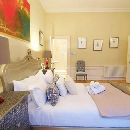 11 York Place Apartment *
