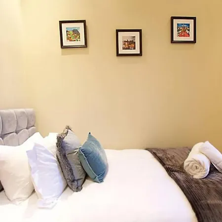 11 York Place Apartment