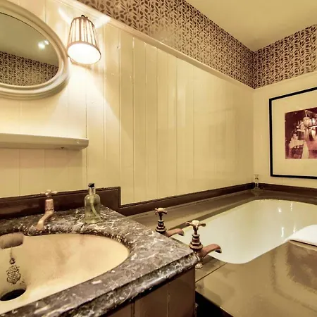 The Rock House - Historic Gem In The Heart Of The City Holiday home *