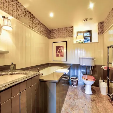 The Rock House - Historic Gem In The Heart Of The City Holiday home