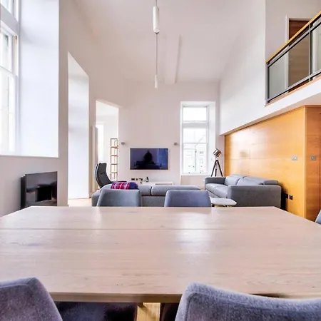 Altido Ultra Luxury Quartermile