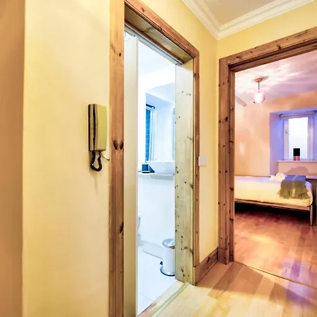 Cool Stockbridge Apartmnt