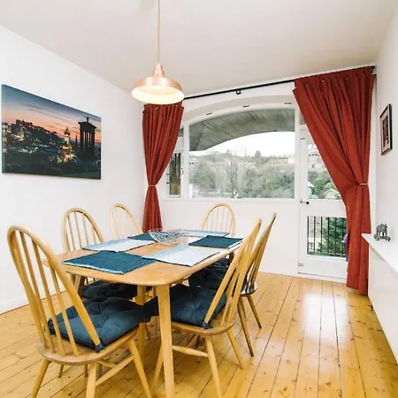 Old Town Apartment *