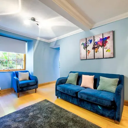 Cool Stockbridge Apartmnt