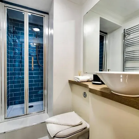 Cool Stockbridge Apartmnt شقة *