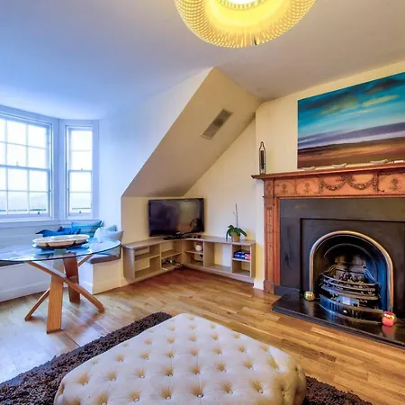 City Centre Penthouse * Edinburgh