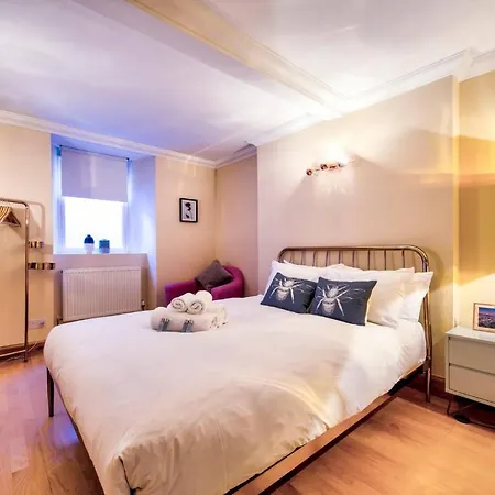 Cool Stockbridge Apartmnt *