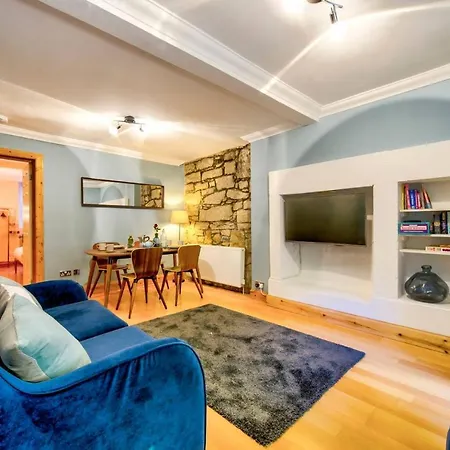 Cool Stockbridge Apartmnt