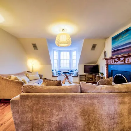 City Centre Penthouse * Edinburgh