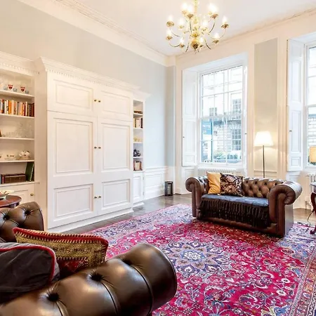 Joivy Converted Flat In Historic Building In New Town *