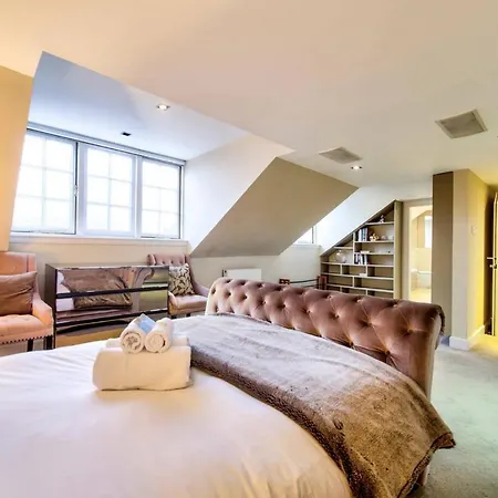 City Centre Penthouse * Edinburgh