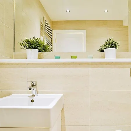 Spacious City Centre 3bed * إدنبرة