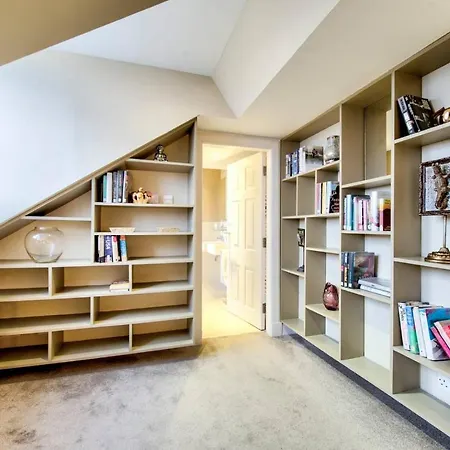 City Centre Penthouse * Edinburgh