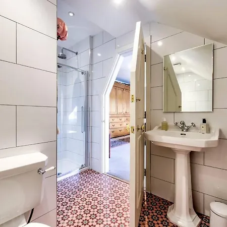 Luxury Frederick St Apart شقة