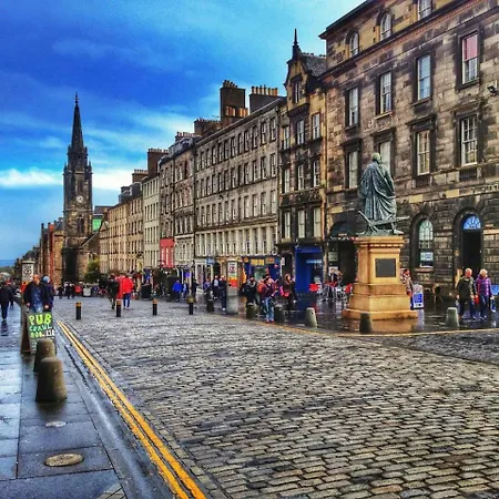 Relaxation On Royal Mile