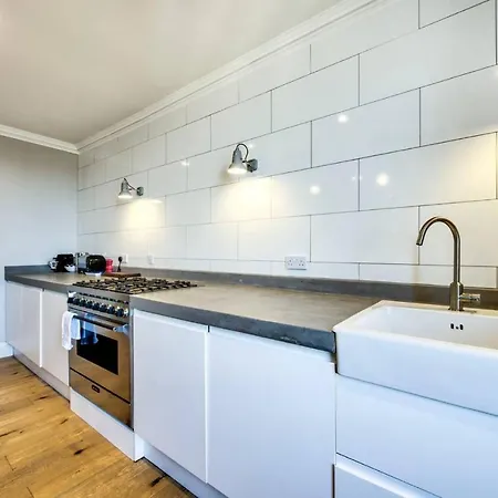 Luxury Frederick St Apart شقة *