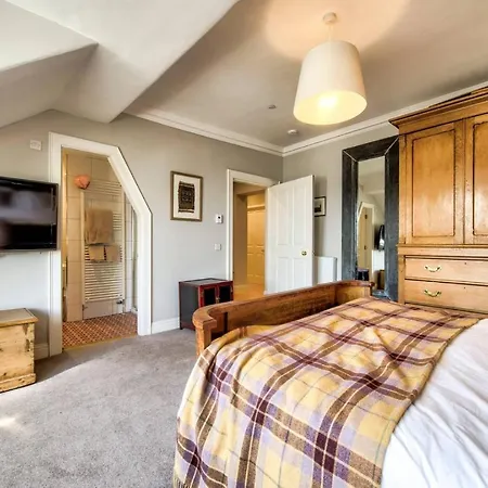 Luxury Frederick St Apart
