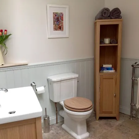 Joivy Stylish In Trendy New Town Location