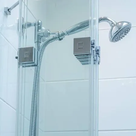 Joivy Stylish In Trendy New Town Location *