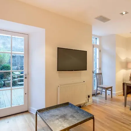 City With Garden Apartment Edinburgh