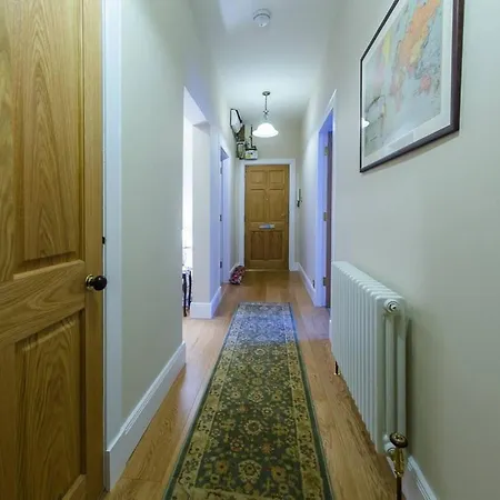 Apartment Joivy Stylish In Trendy New Town Location