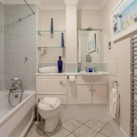 Joivy Inviting Near Leith Walk