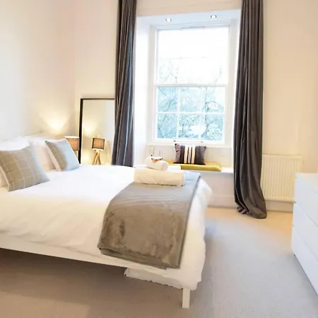 Joivy Modern Centre Flat Next To Calton Hill Edimburgo