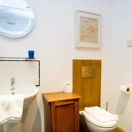 Historic Mews House In The New Town Holiday home *