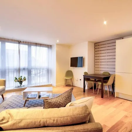 Altido Stylish And Spacious 1bed Home, Short Walk From The Center 公寓