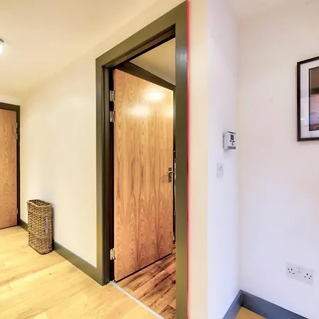 Altido Stylish And Spacious 1bed Home, Short Walk From The Center 公寓 *
