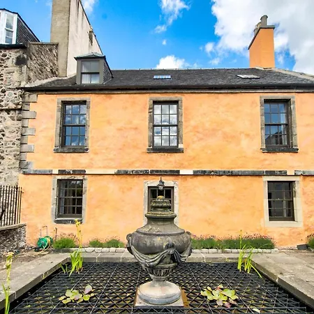 Holiday home Altido Rockhouse: Historic Gem - Photographer's Studio *