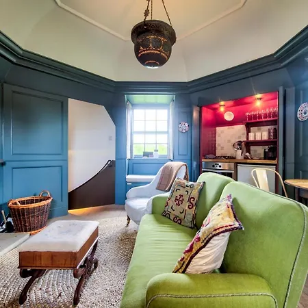 Holiday home Altido Rockhouse: Historic Gem - Photographer's Studio *