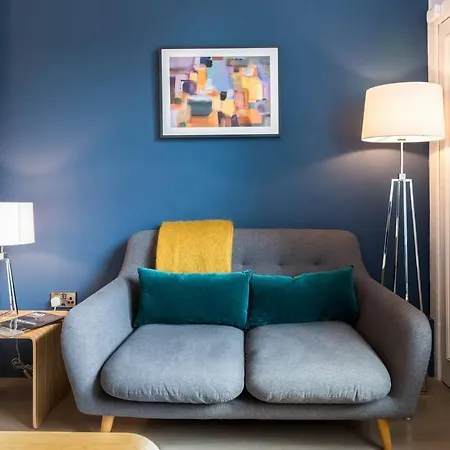 Stylish, Newly Renovated Old Town Flat