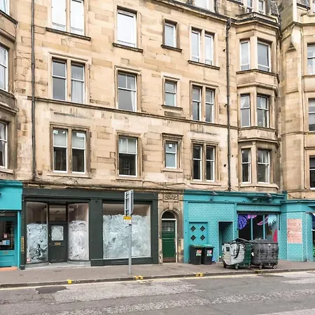 Stylish, Newly Renovated Old Town Flat