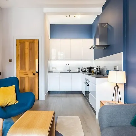 Stylish, Newly Renovated Old Town Flat * אדינבורו