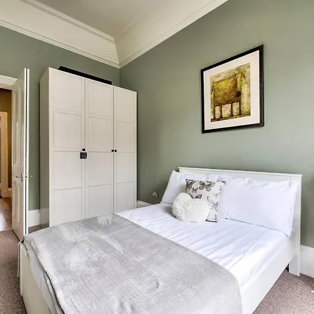 Apartment Ultra Spacious & Stylish 4bd City Centre