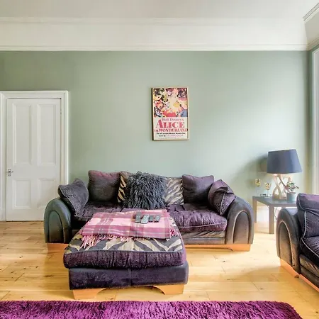 Ultra Spacious & Stylish 4bd City Centre